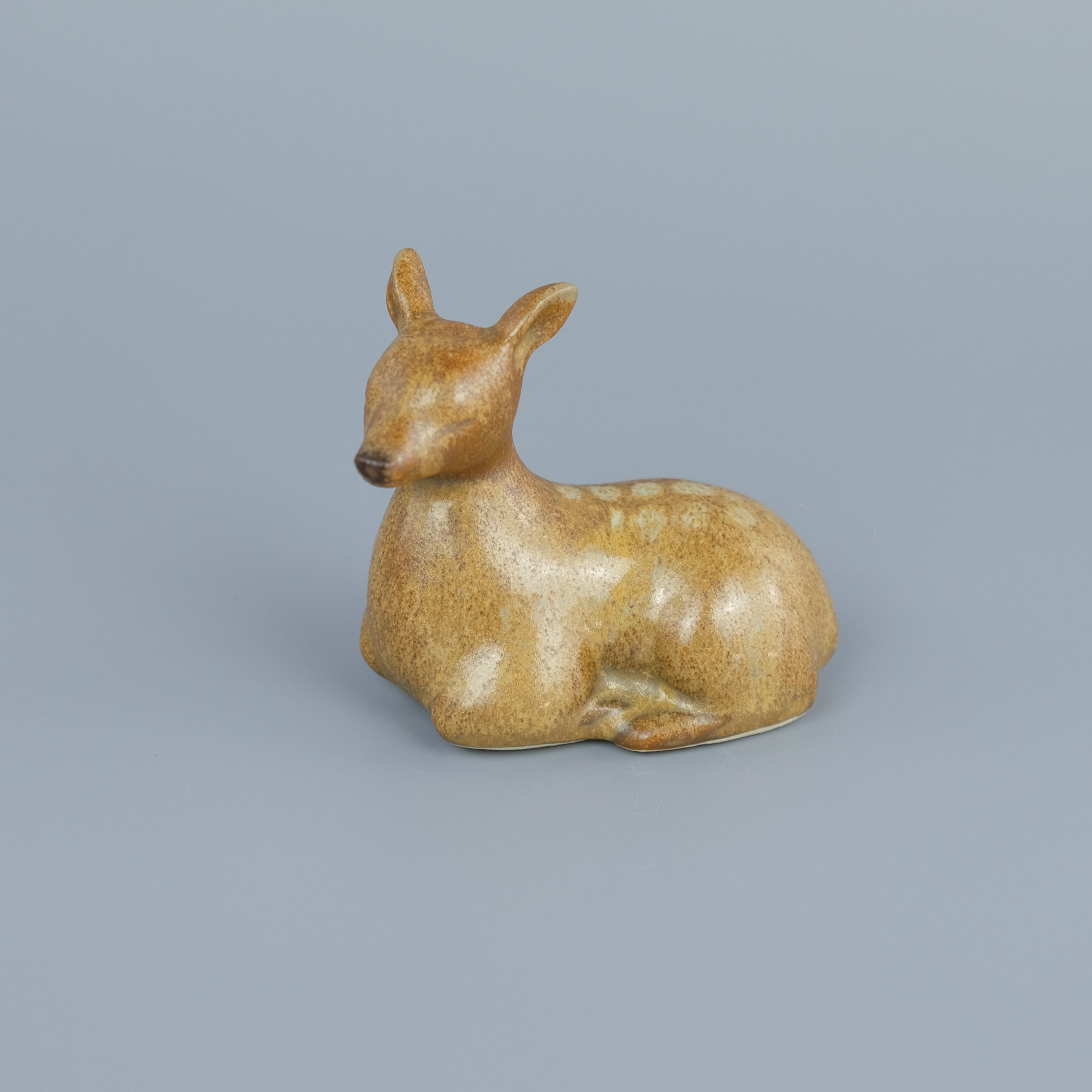 鹿の置物 雌鹿［カイトアヤキ KAITO AYAKI］ | doors yamazoe