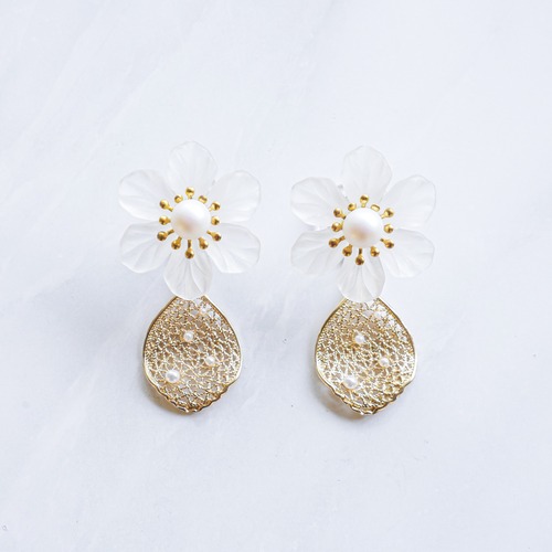 transparent flower ( earring )