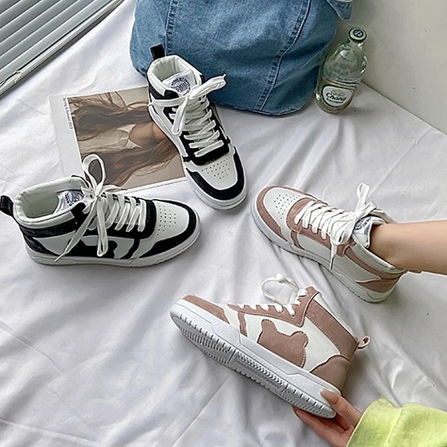 【送料無料】シューズ レディース 靴 クツ くつ スニーカー 厚底スニーカー ボリュームスニーカー ハイカット 靴紐 ごつい ごつめ かわいい スポーティー ジェンダーレス ボーイッシュ ラフ かっこいい ストリート シンプル ブラック 黒 ピンク 白地 ホワイト こなれ感 インスタ映え アイテム 韓国 ファッション カジュアル クマ 熊 くま コーデ デート 通学 学生 休日 公園デビュー 普段使い お出かけ 主役級 10代 20代 30代 春 秋 トレンド 25cm オシャレ db1689