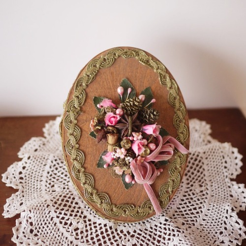 シュパンシャハテル スパイスブーケと花　木箱