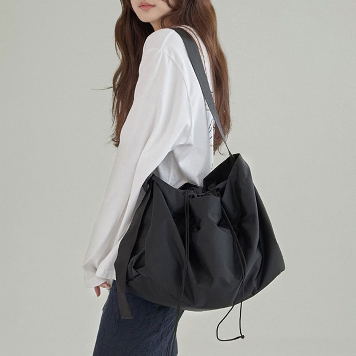 ナイロン ショルダー バッグ レディース メンズ 大容量 通勤 通学 学生 A4 韓国 おしゃれ 大人 シンプル カジュアル ブラック 黒 巾着バッグ 大人可愛い 大人女子
