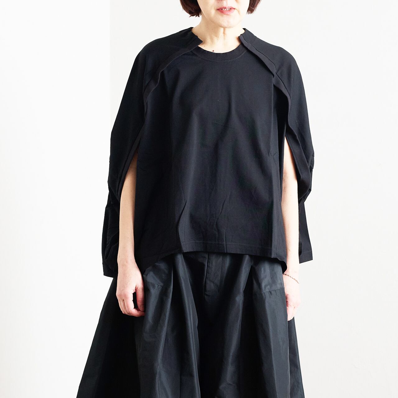 未使用タグ付divka ディウカ　ポリウレタンボンディング加工　変形トップス 30%off】divka ディウカ ハイストレッチジャージ UVプロテクション