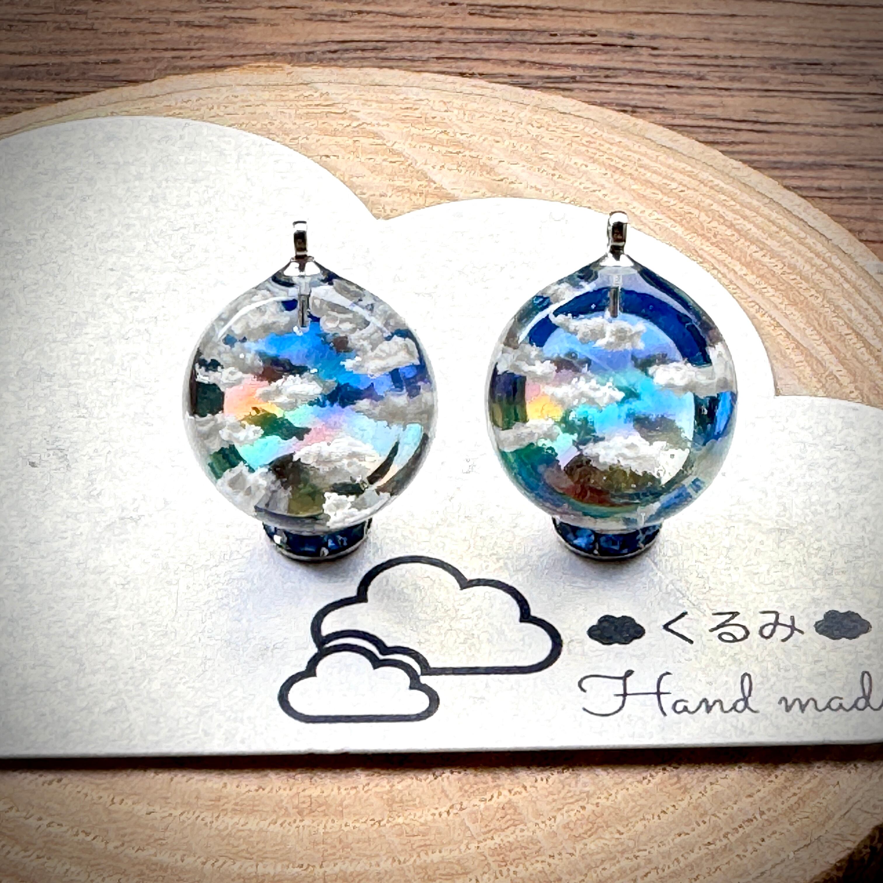 レジンピアス イヤリング 青空にかかる虹 2割カット球体 15mm a