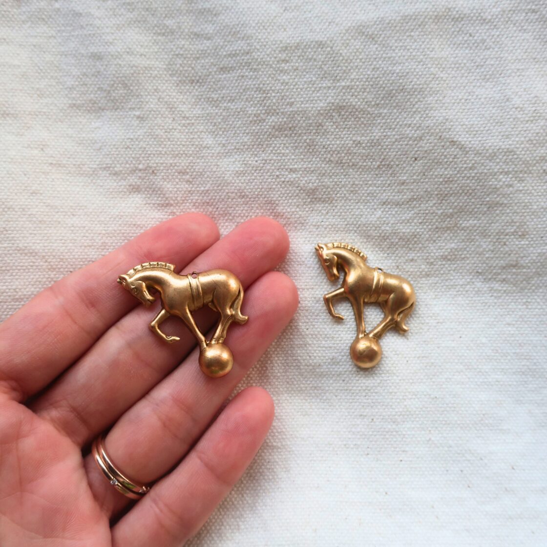 ハンドメイド アクセサリーパーツ チャーム (当店オリジナル仕様) 2個
