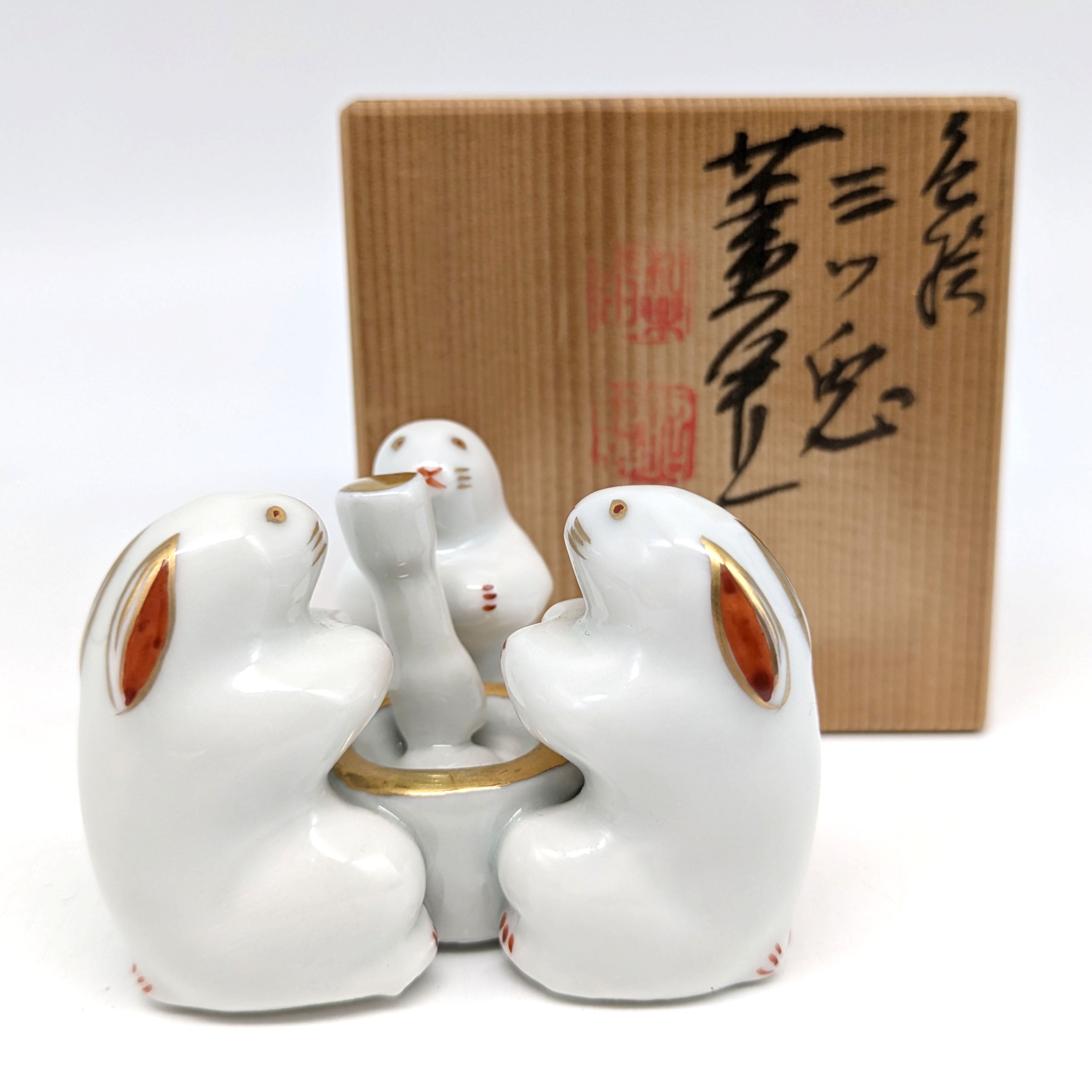 高野昭阿弥・蓋置・色絵・三ツ兎・茶道具・No.240820-23・梱包 高野昭阿弥・蓋置・色絵・三ツ兎・茶道具・No.240820-23・梱包