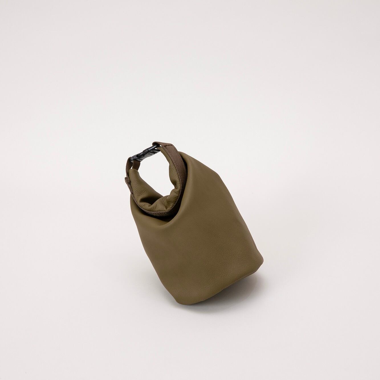 E R A. BUBBLE CALF ROLLTOP BAG 3L S007 | 1F Store