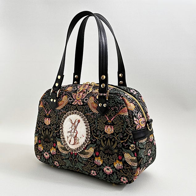 ボストンバッグ(中)『チェロ弾きうさぎ』