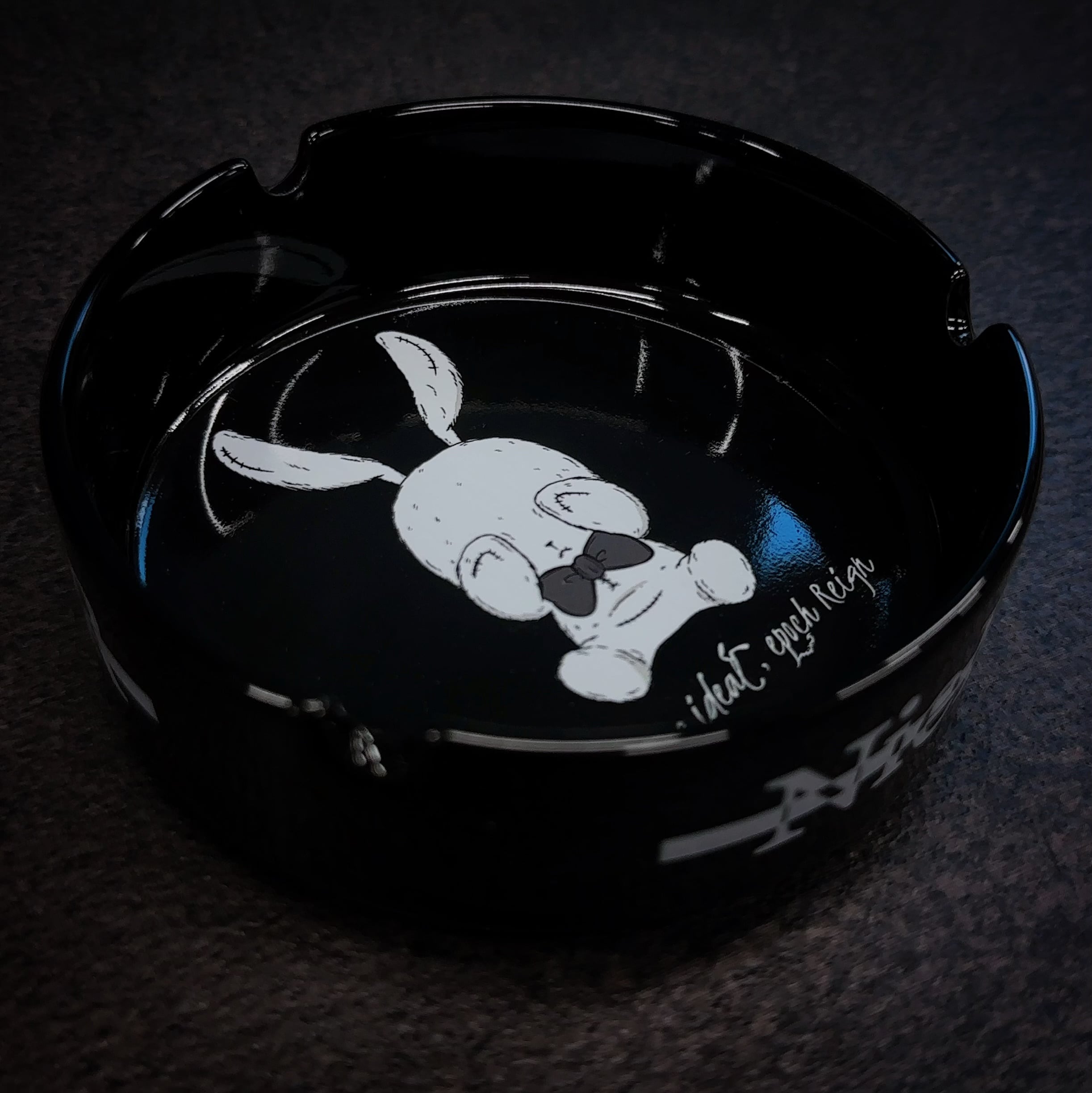 灰皿　令和記念日に、いやされます。 高品質オリジナル灰皿【CRY RABBIT】 | NIER CLOTHING