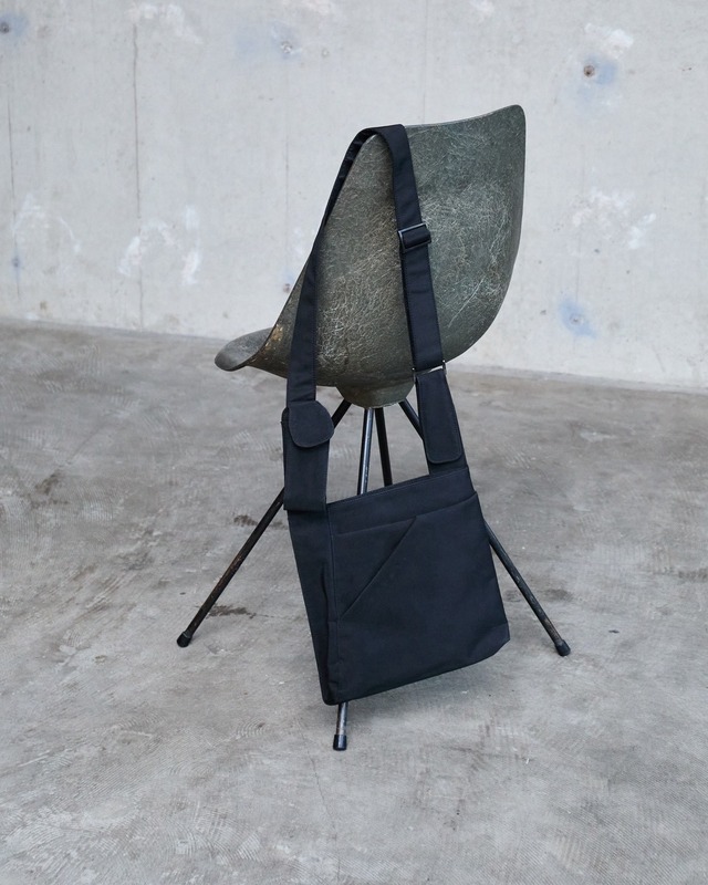 minimal nylon shoulder bag / From EUROPE