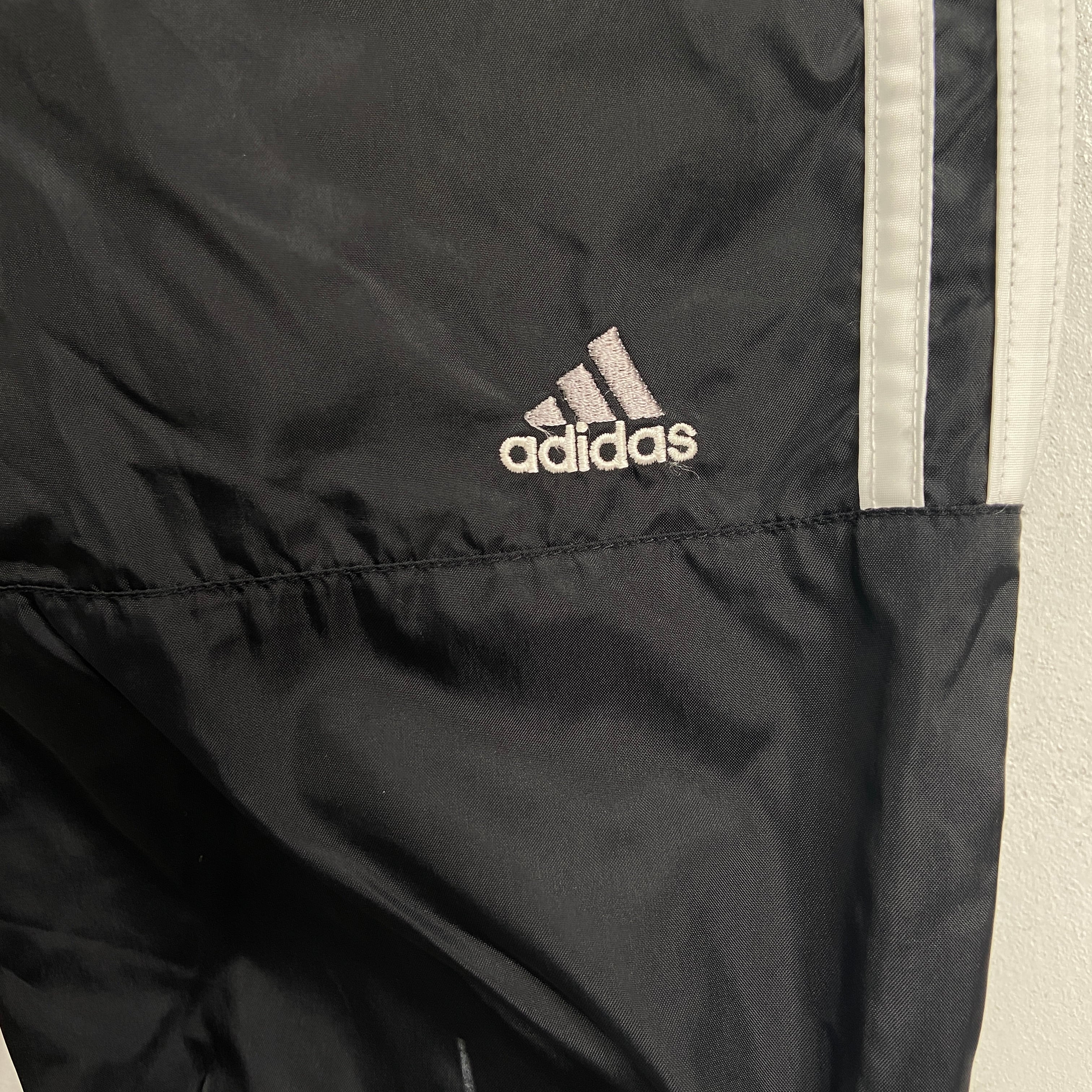 送料無料』adidas ナイロンパンツ トラックパンツ パフォーマンスロゴ