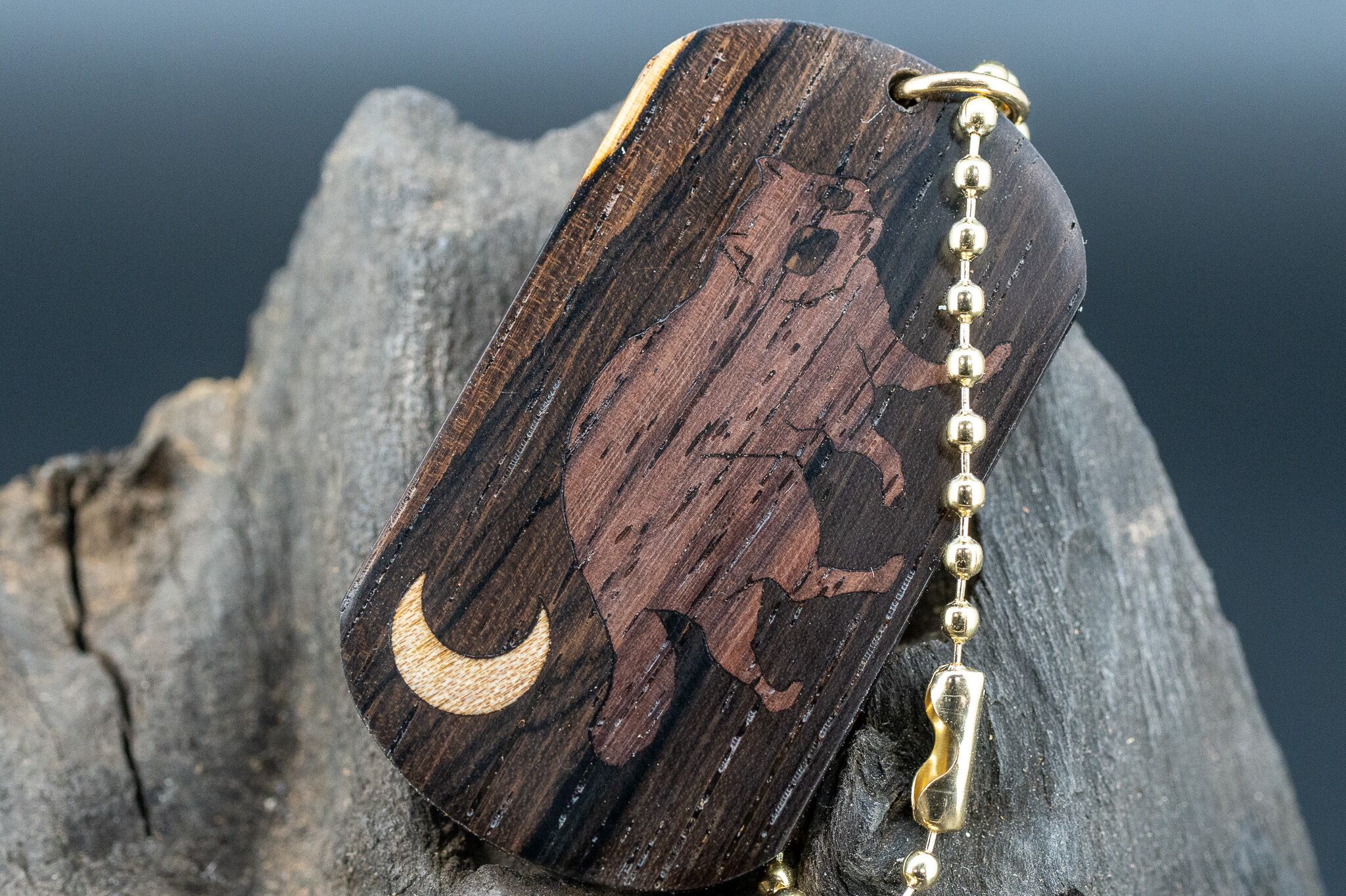 ※【音楽業界屈指の銘木】 ハカランダ ドッグタグ 象嵌 三日月とたぬき