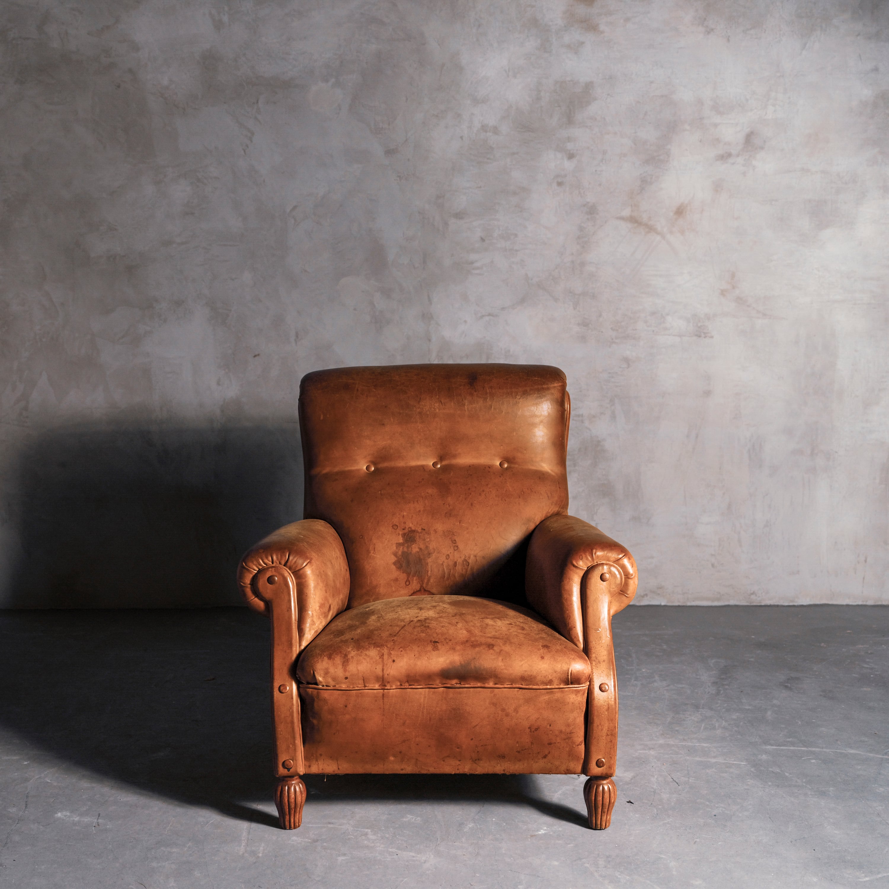 ソファ/クラブソファ/アンティークソファ/レザーソファ/フランス家具/インテリア/空間装飾/ディスプレイ/アンティーク/店舗什器