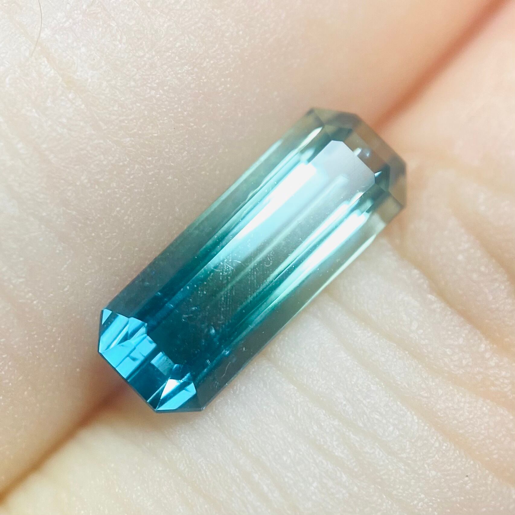 癒しカラーのバイカラートルマリン