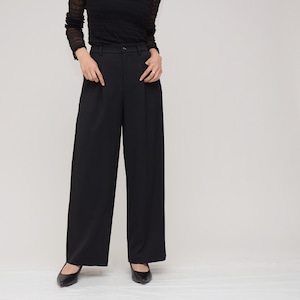 【美脚と楽ちんを両立】タックセミワイドパンツ ‐ LEQ-25109 ブラック ‐