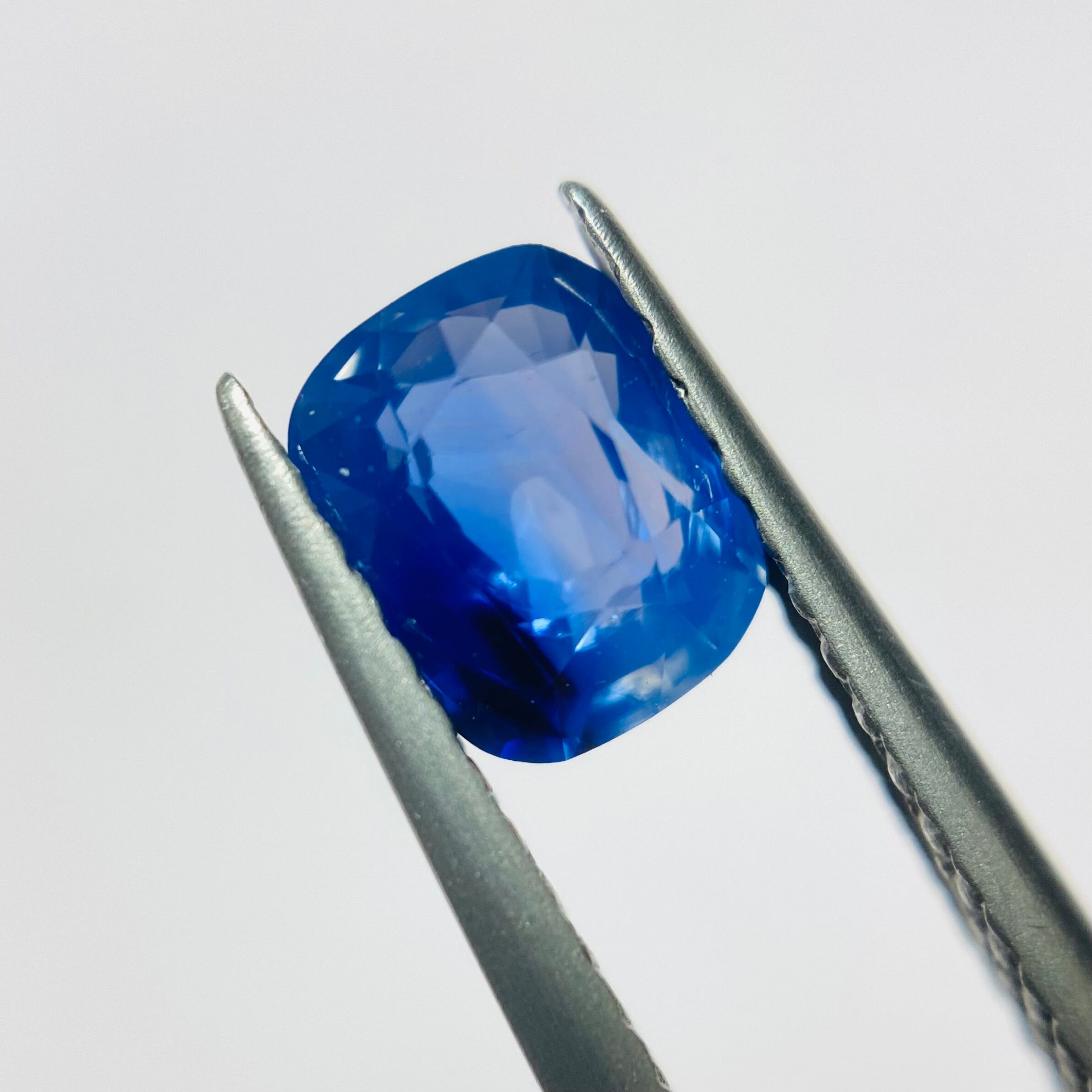 幻想的なシルキーブルーサファイア2