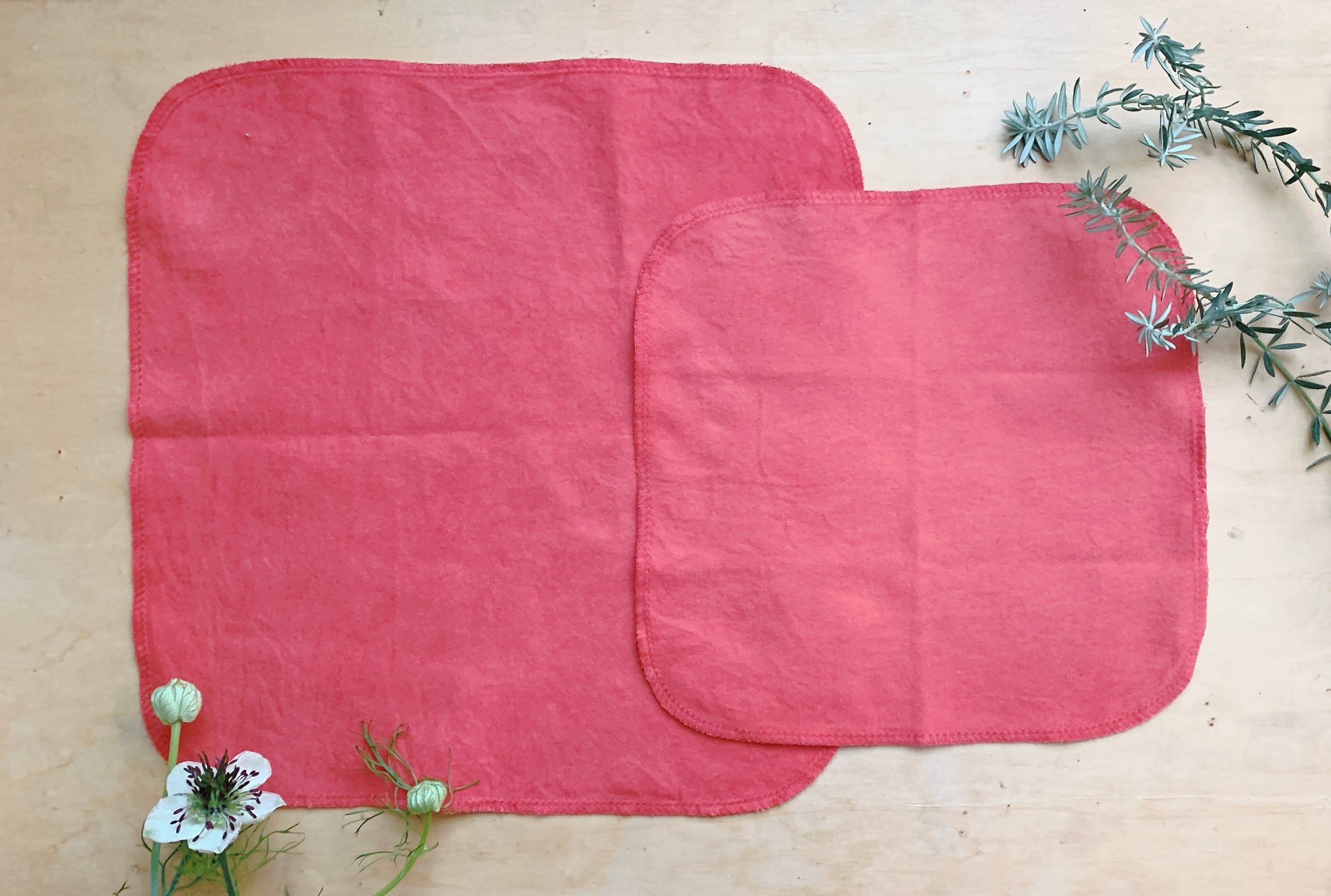 ハンカチタイプの茜染め布ナプキン　Lサイズ