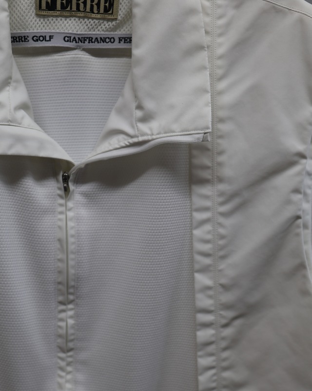 high neck docking zip-up no-sleeve vest