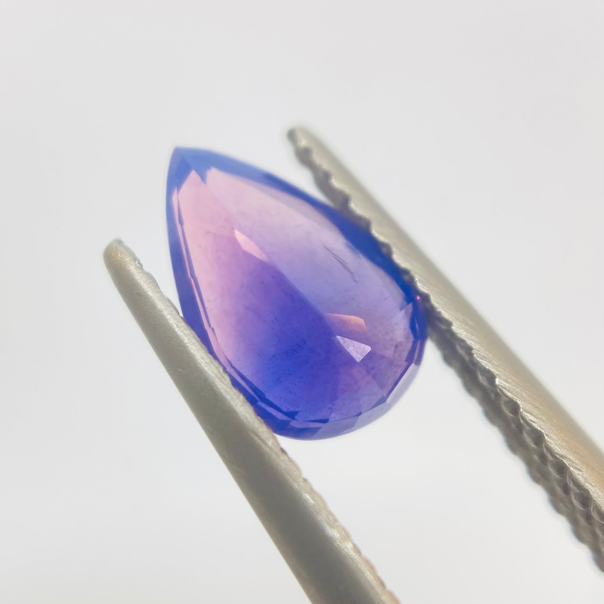 艶やかなシルキーパープルサファイア