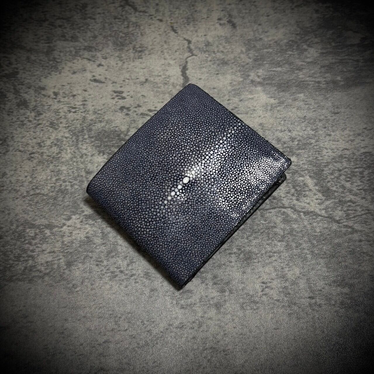 スティングレイ コンパクト ウォレット ガルーシャ 二つ折り 財布 折