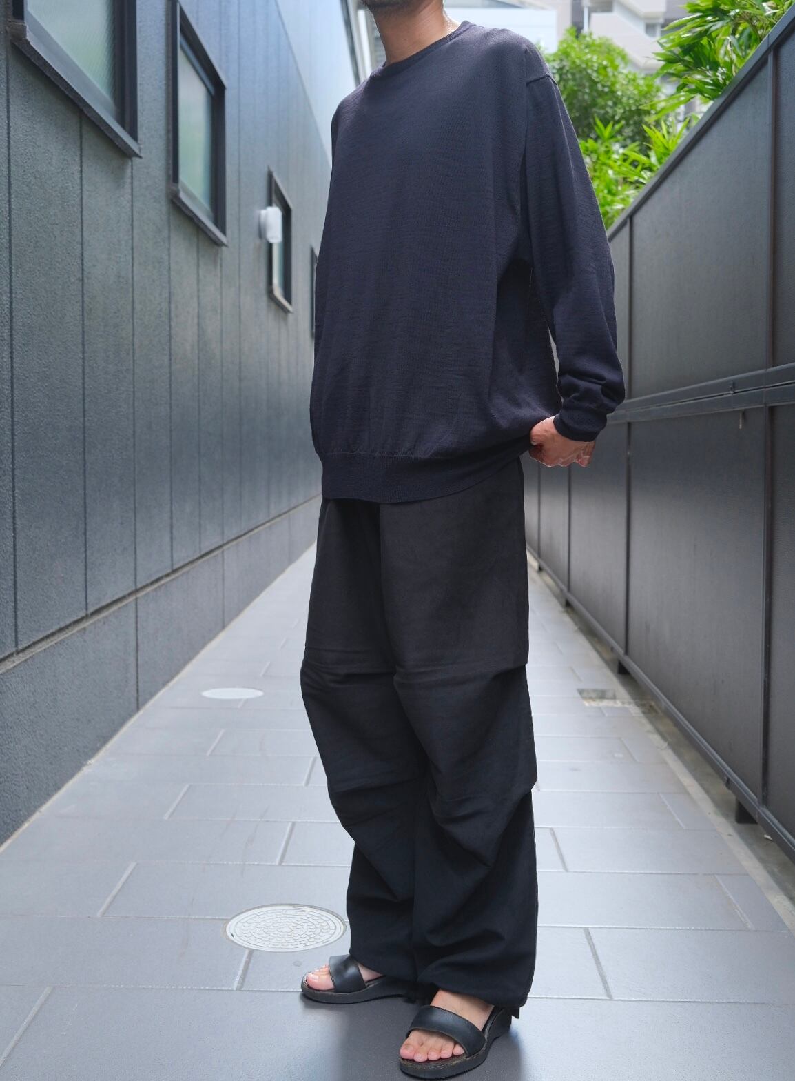 Comoli はなっ コモリ モールスキンニータックパンツ 24年