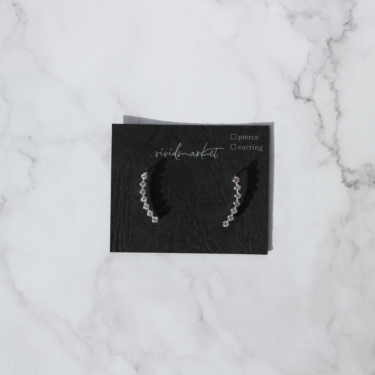 輝く小粒ラインストーンイヤーカフ