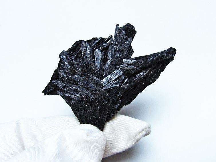 【特別品】巨大パワーストーンお金の源泉　ガイア　曰く付き　いわく付き❇️ 値下げ中 ブラック カイヤナイト 原石 一点物 171-7607 | 天然石