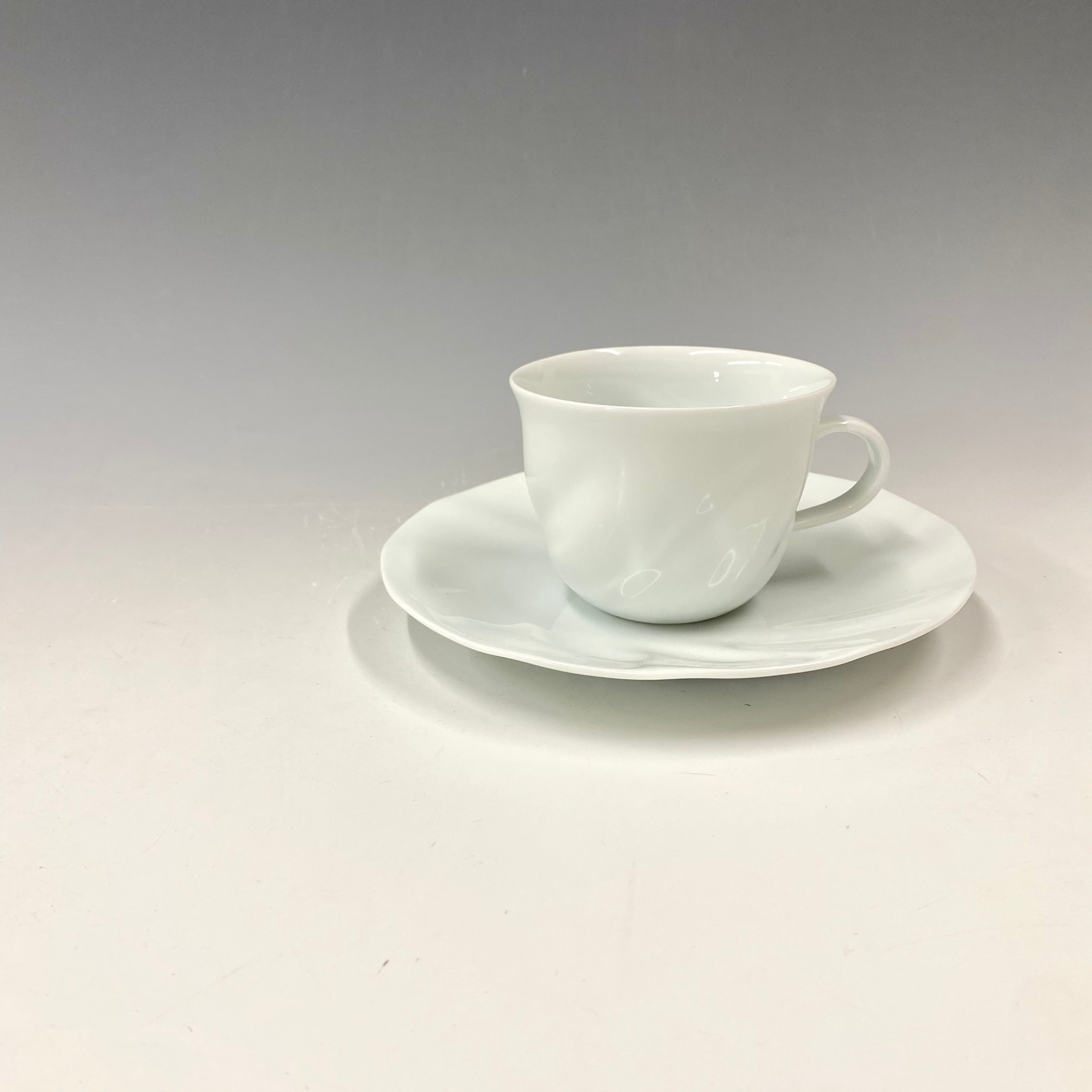 珈琲碗皿 中尾純】白磁ひねり珈琲碗皿(丸) | 中仙窯