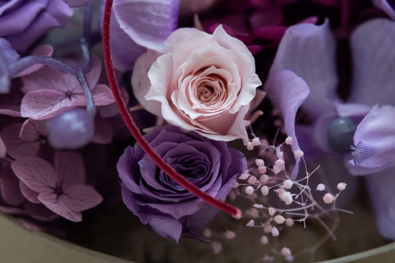 プリザーブドフラワーのBOXアレンジメント（2色） by YAYOI KOMATSU