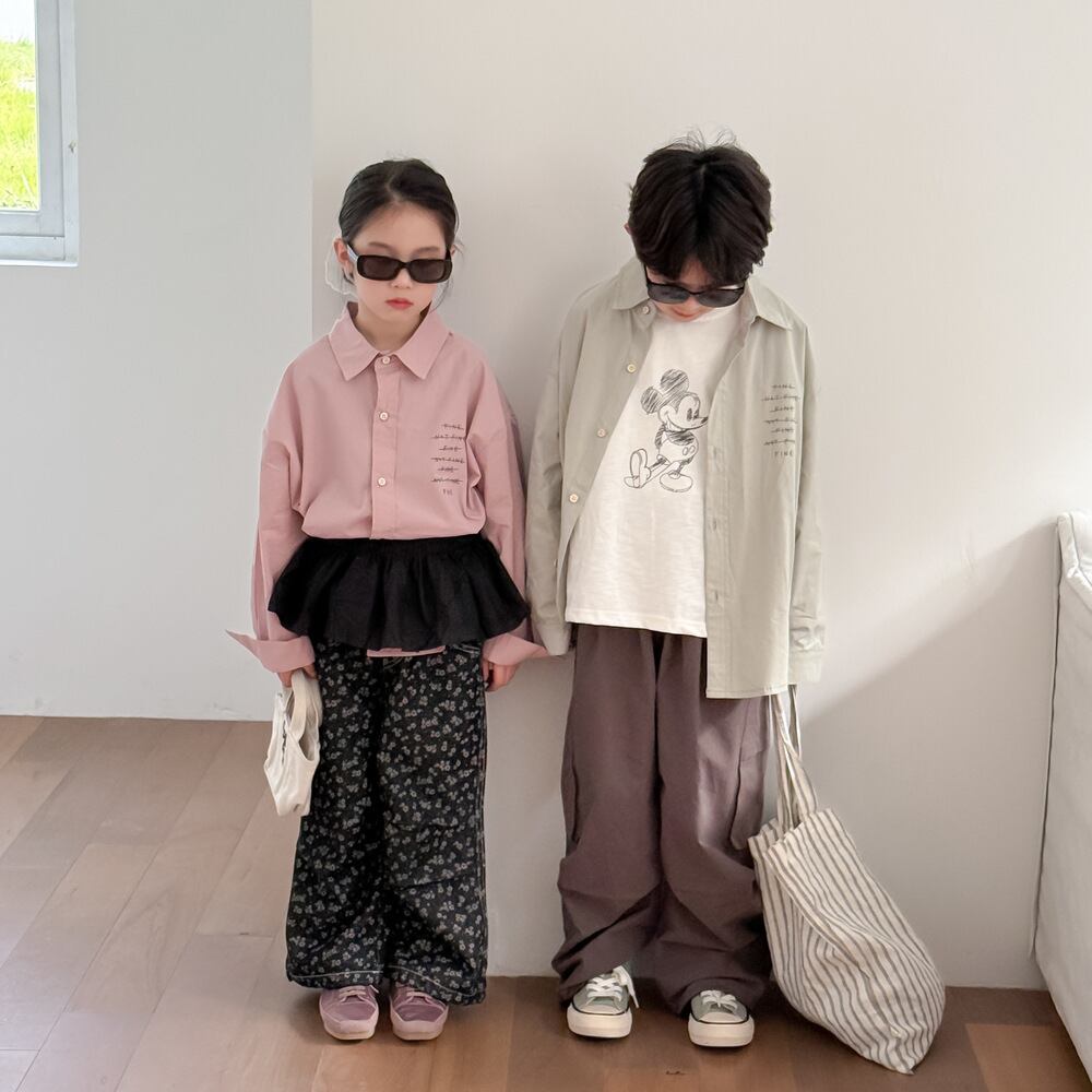 裾デザイン英字シャツ