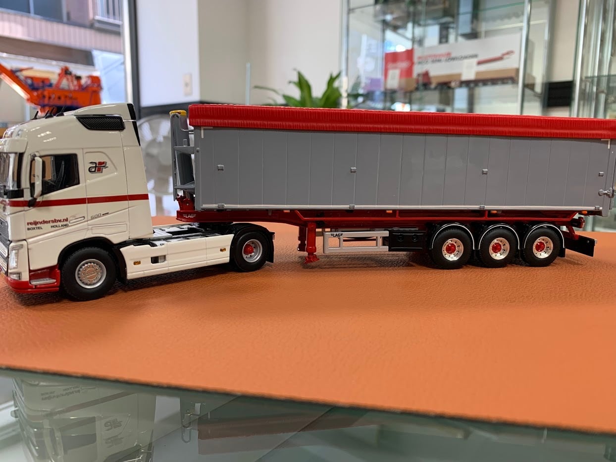 WSI 1/50 VOLVO FH4 GLOBETROTTER 4X2 VOLUME TIPPER TRAILER WSI 1/50 VOLVO FH4 GLOBETROTTER 4X2 VOLUME TIPPER TRAILER