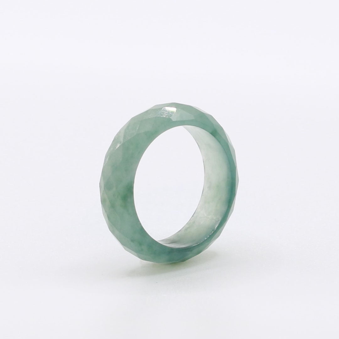 18K翡翠オーバルカットリング 翡翠 オーバルカットリング 18K刻印あり 翡翠 オーバルカットリング