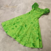 フラダンス 衣装 Lei Aloha レイアロハ ワンピース ドレス グリーン系 プルメリア柄 モンステラ柄 タロリーフ柄 花柄 植物柄 フリル ハワイアンプリント ハワイアン アロハ フラ ダンス レッスン 練習 ハワイアンダンス 黄緑 緑 フレアスカート 華やか 鮮やか かわいい おしゃれ