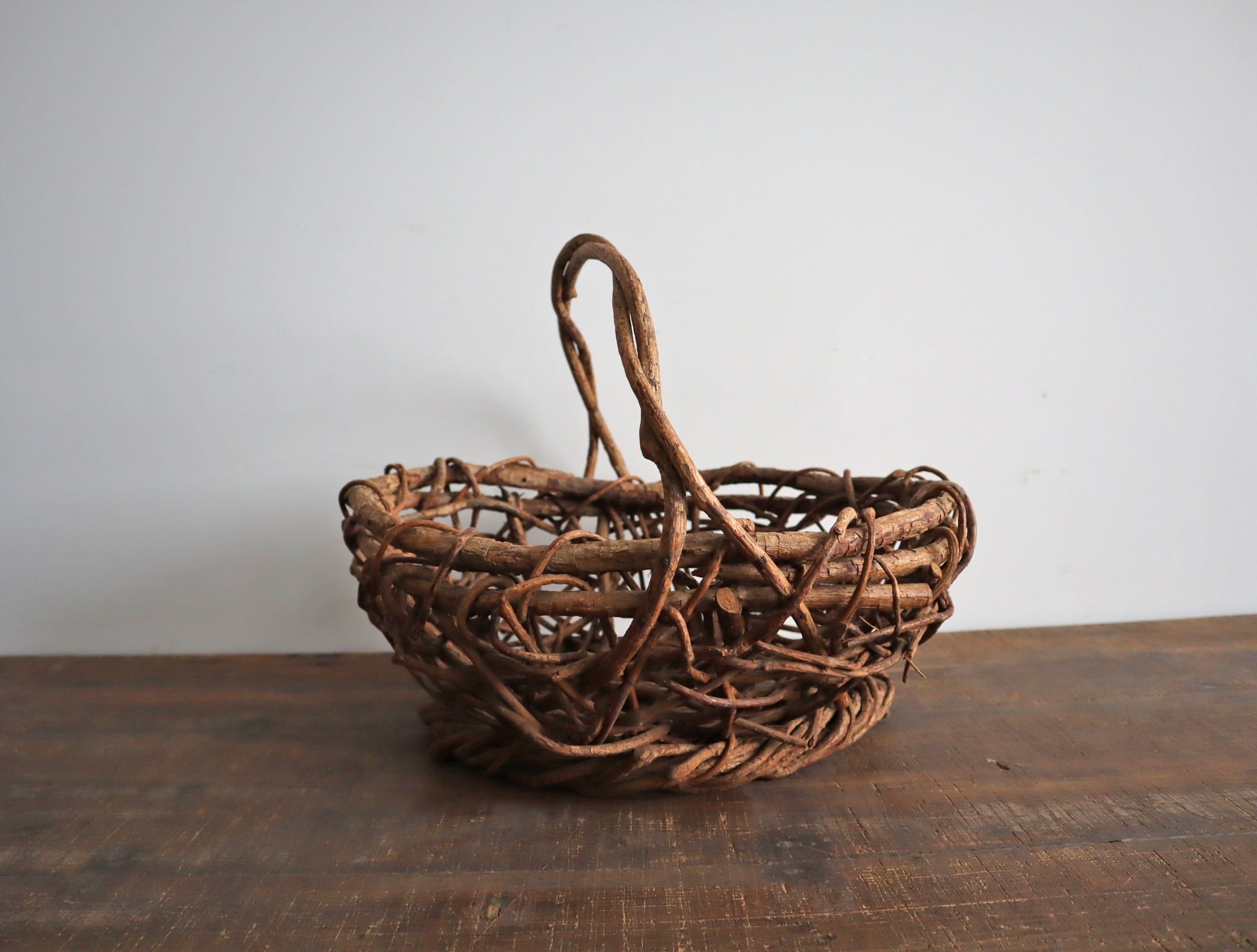 【送料無料】 ナチュラルな蔓のかご