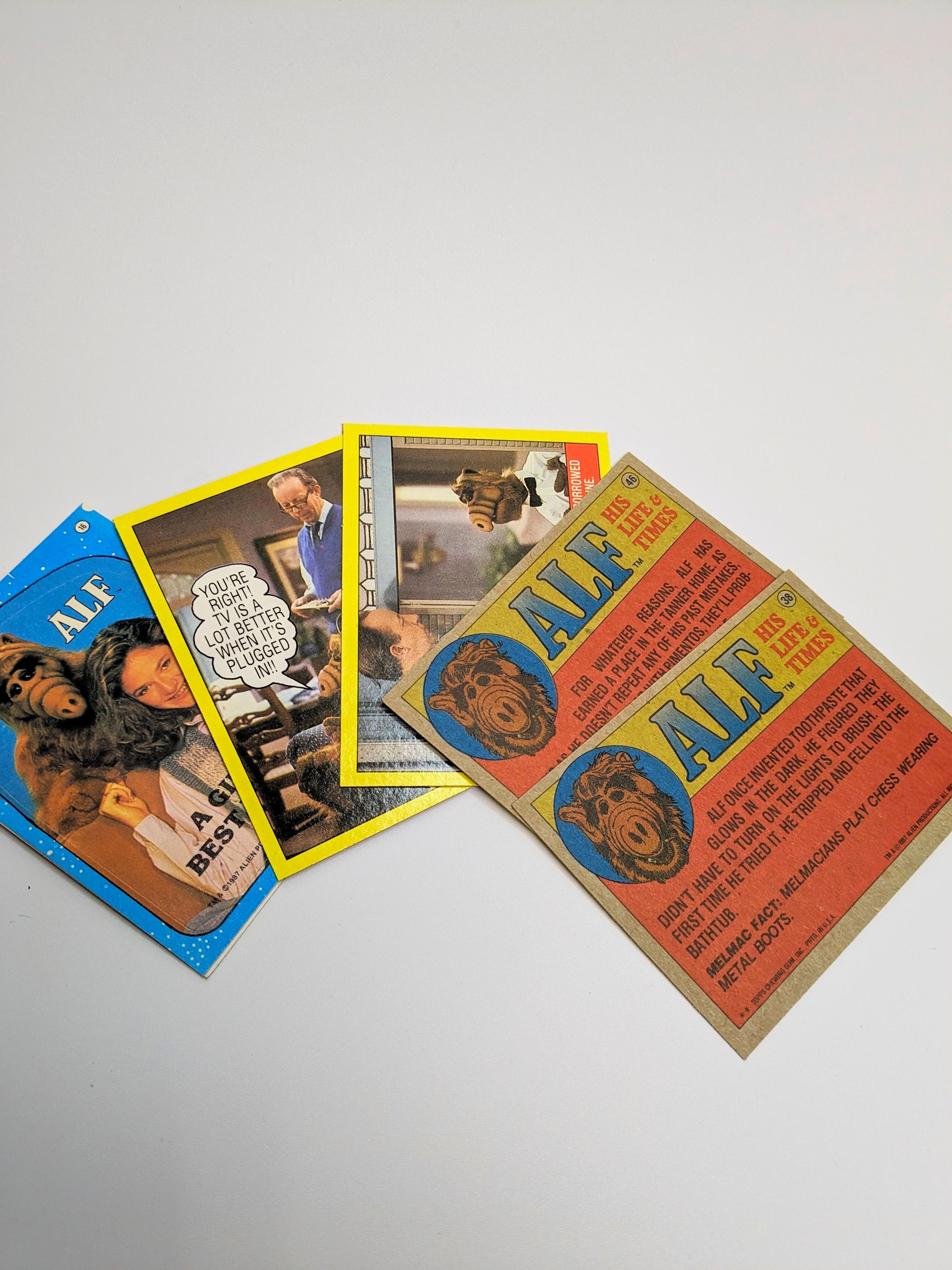 ☆送料無料!☆1987年製 Topps【 ALF(アルフ )Series2 】VINTAGE トレーディングカード・ステッカー単品 (1個=5CARDS+1STICKER入り)〚アメリカン雑貨 アメトイ〛