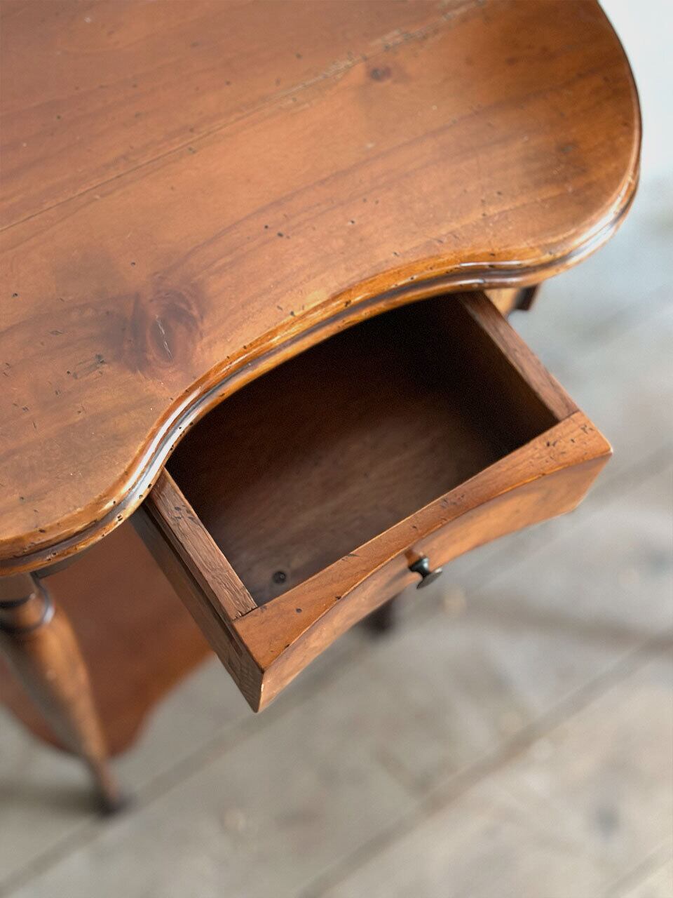 木製引き出し付き キドニーサイドテーブル 豆型テーブル | Brocante de