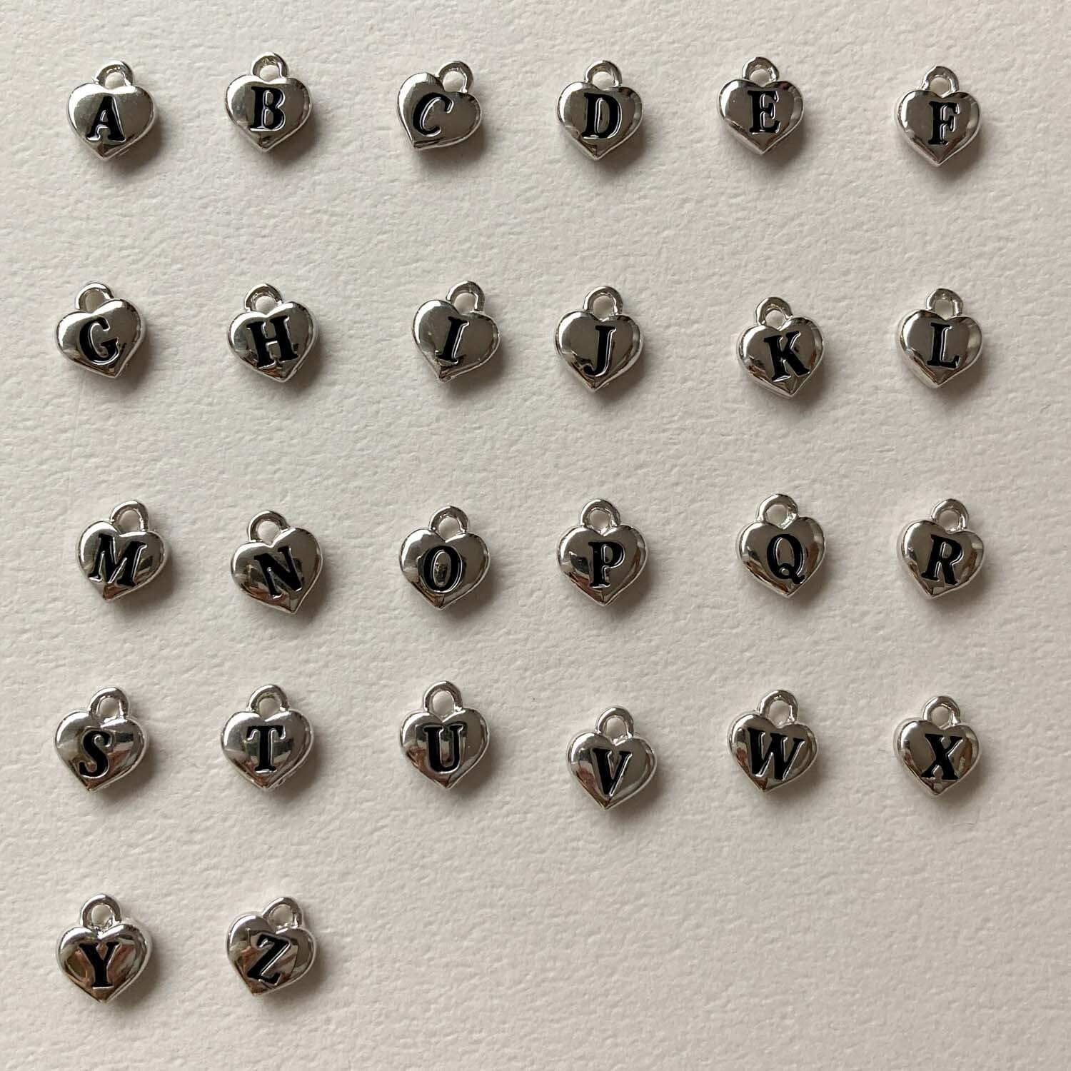 再入荷〉ミニハートアルファベットチャーム（シルバー） | Dua
