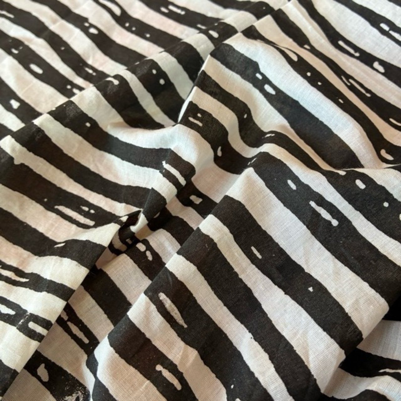 TOPANGA Homefurnishing India Cotton Voile Black Pinstripe curtain　インド　コットンボイルブラックピンストライプカーテン　110×100cm　ホワイト　白　ブラック　黒　綿　ナチュラル　腰高窓　レースカーテン　薄手　カーテンポール　暖簾