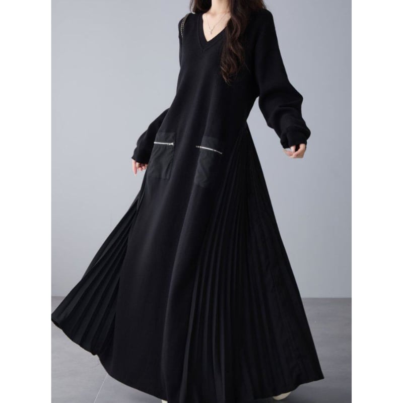 Loose V‑neck dress with side pleated panels and knit splicing (SN351)