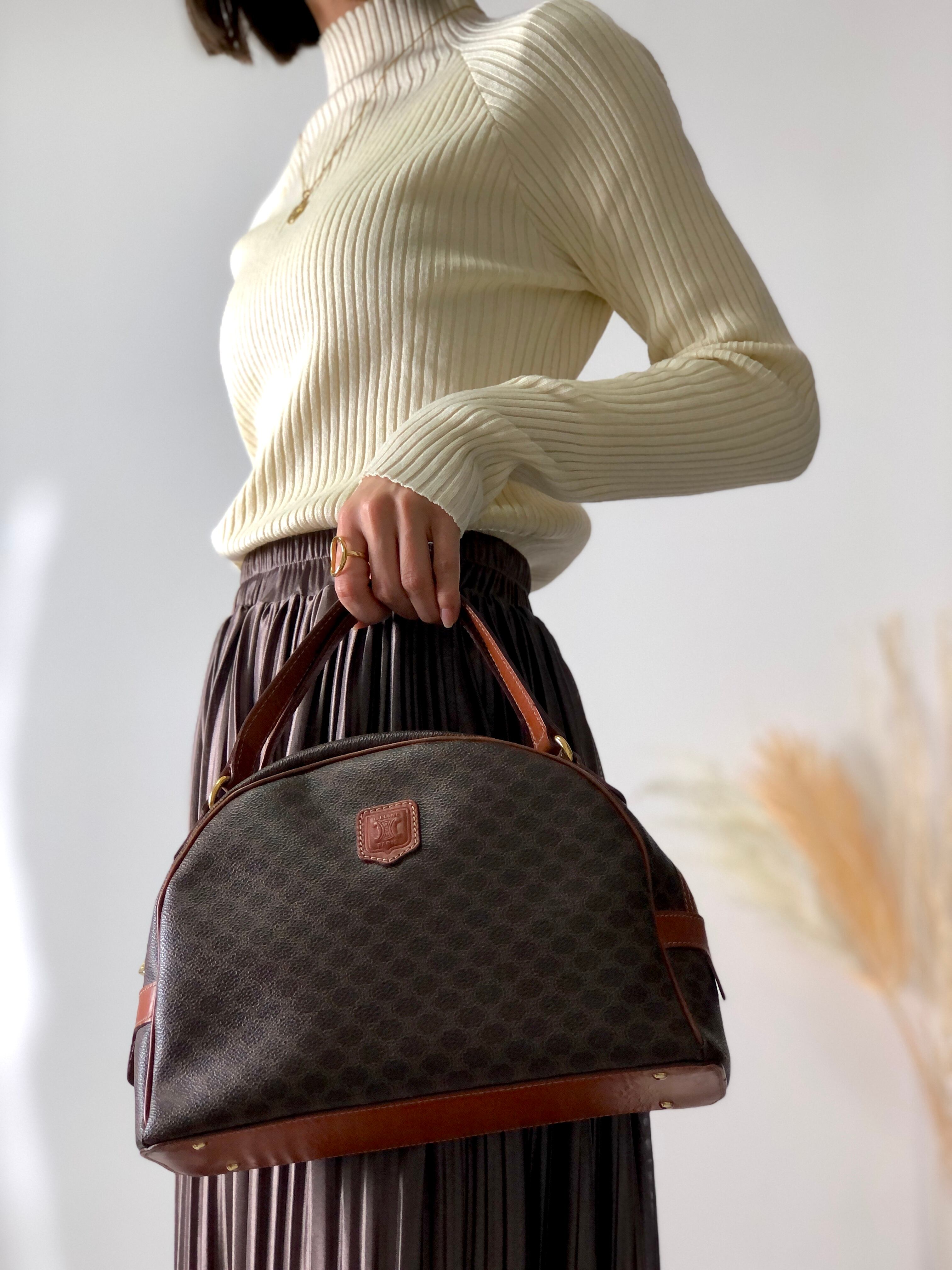 CELINE セリーヌ マカダム ブラゾン型押し レザー ハーフラウンド