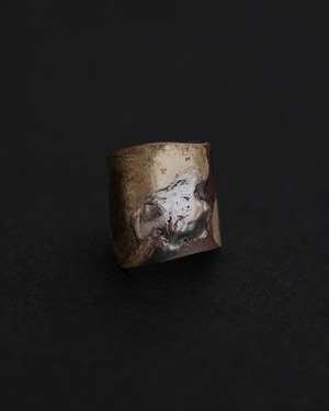 Ear cuff／ひびのある色
