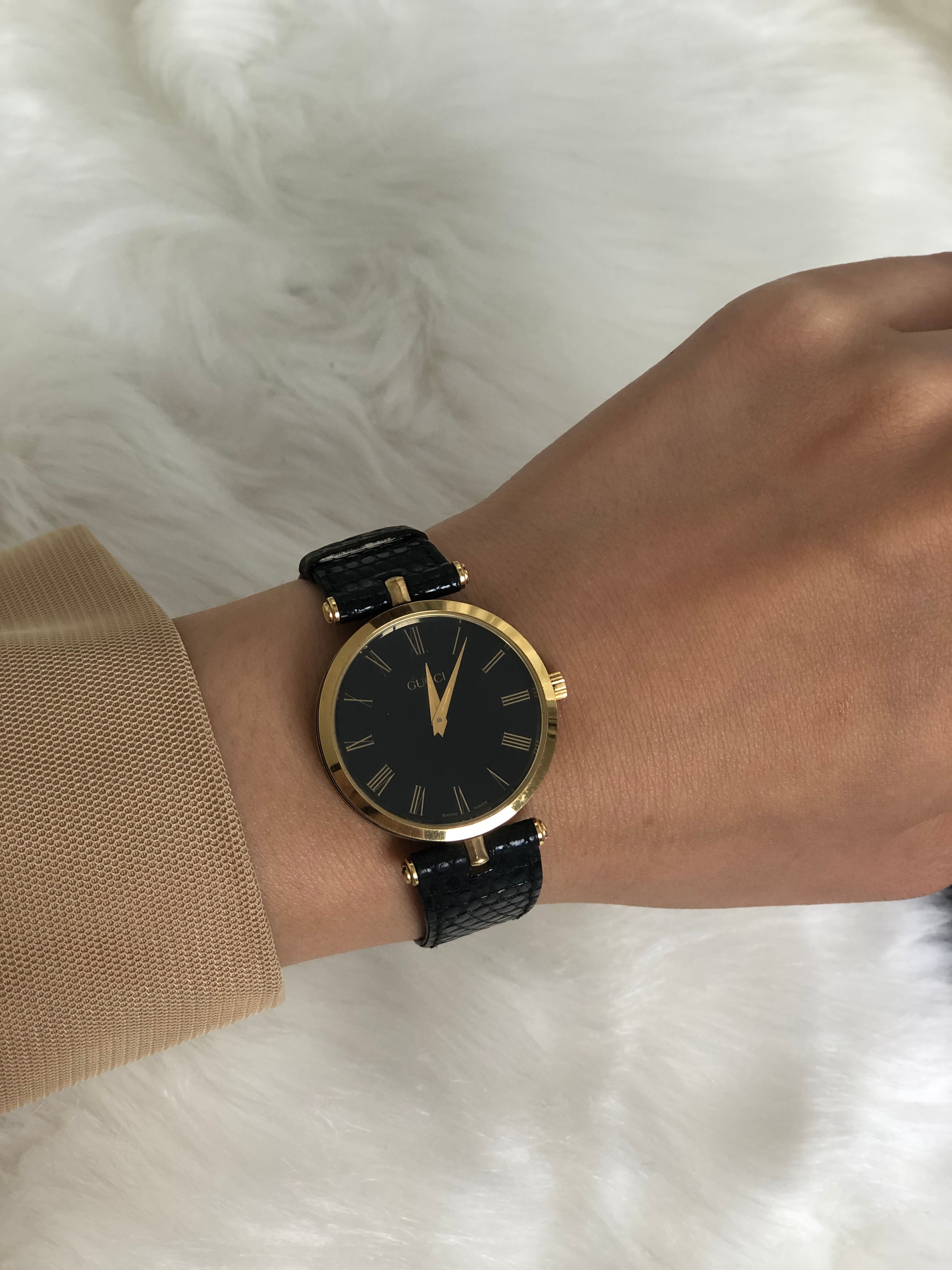 GUCCI グッチ 腕時計 ゴールド×ブラック ローマ文字 レザー vintage