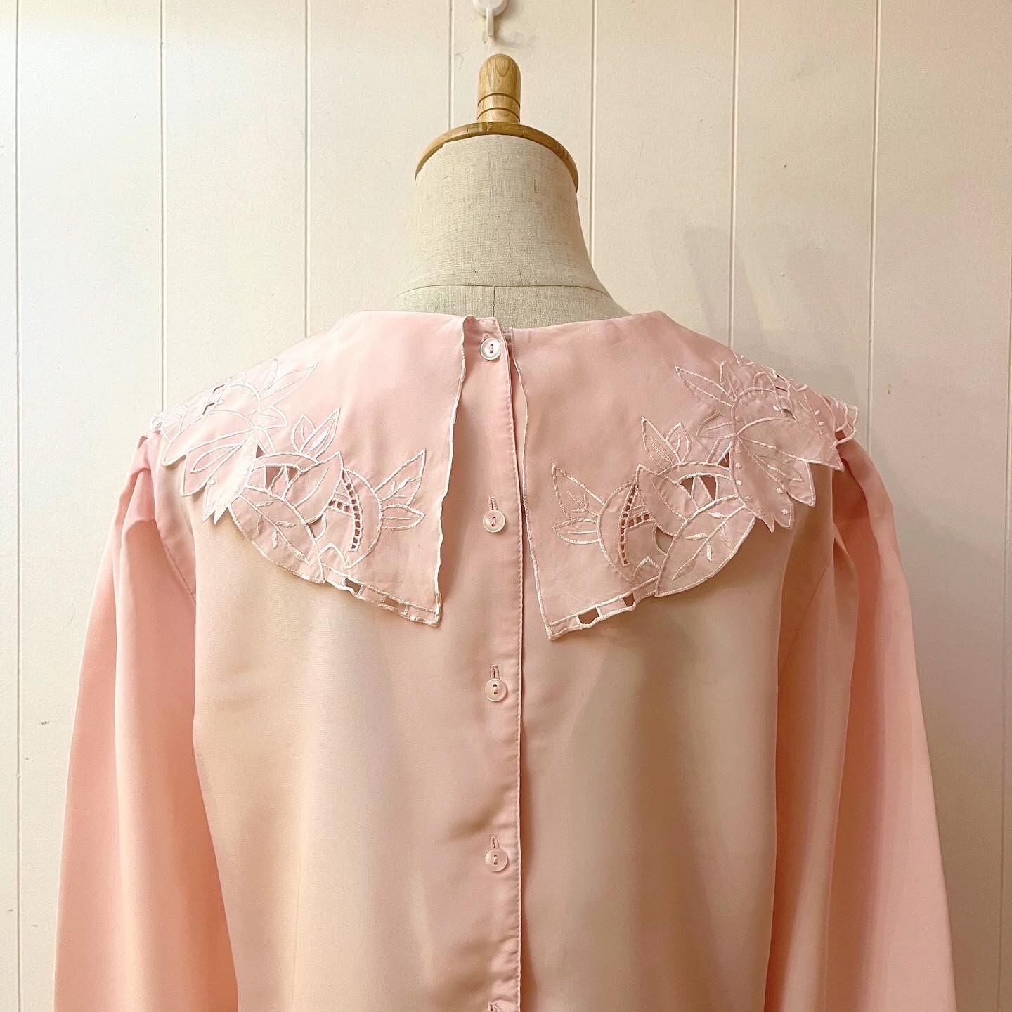 flower arch collar pink blouse