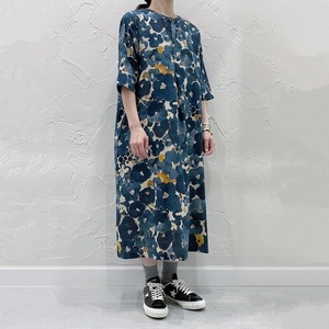 nume コットンシャンブレービエラプリント ワンピース