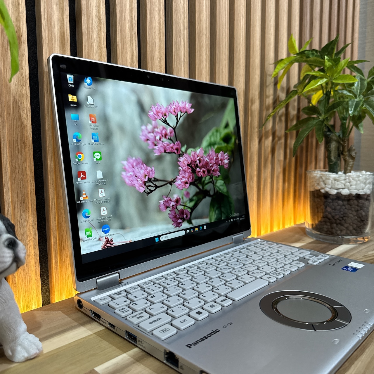 \ 公式ショップ限定価格❣️/ 希少タッチパネル式《LTEモデル》2in1【Let's note QV1】メモリ16GB SSD256GB ノートパソコン 安心サポート&3ヶ月保証付き