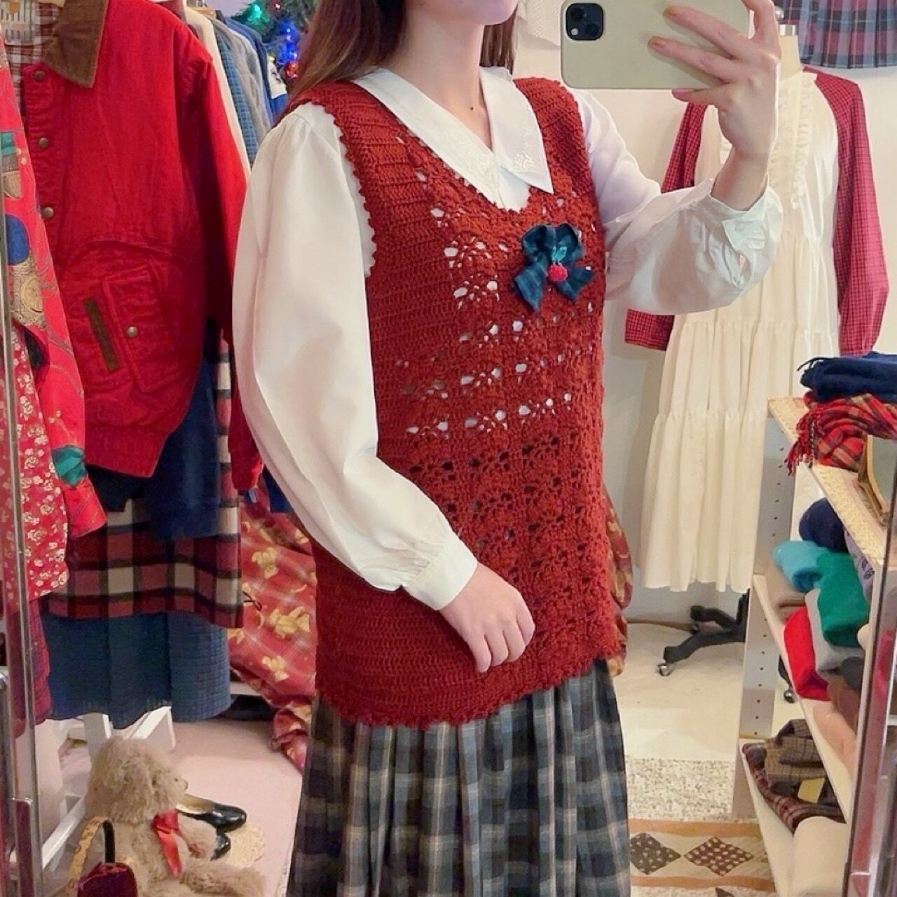 cherry brooch bordeaux crochet vest