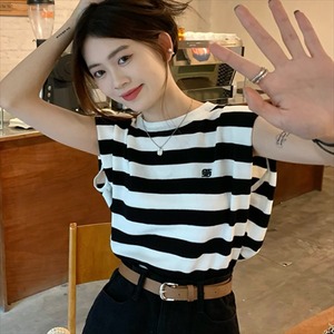 【送料無料】半袖Tシャツ 2色 無地 ボーダー柄 カジュアル系 プチプライス 大人可愛い こなれ感 コンサバ系 シンプルデザイン ラウンドネック 30代 40代  ママ服 レディースファッション 可愛い お出かけ 女子会 デイリーユース お茶会 お呼ばれ