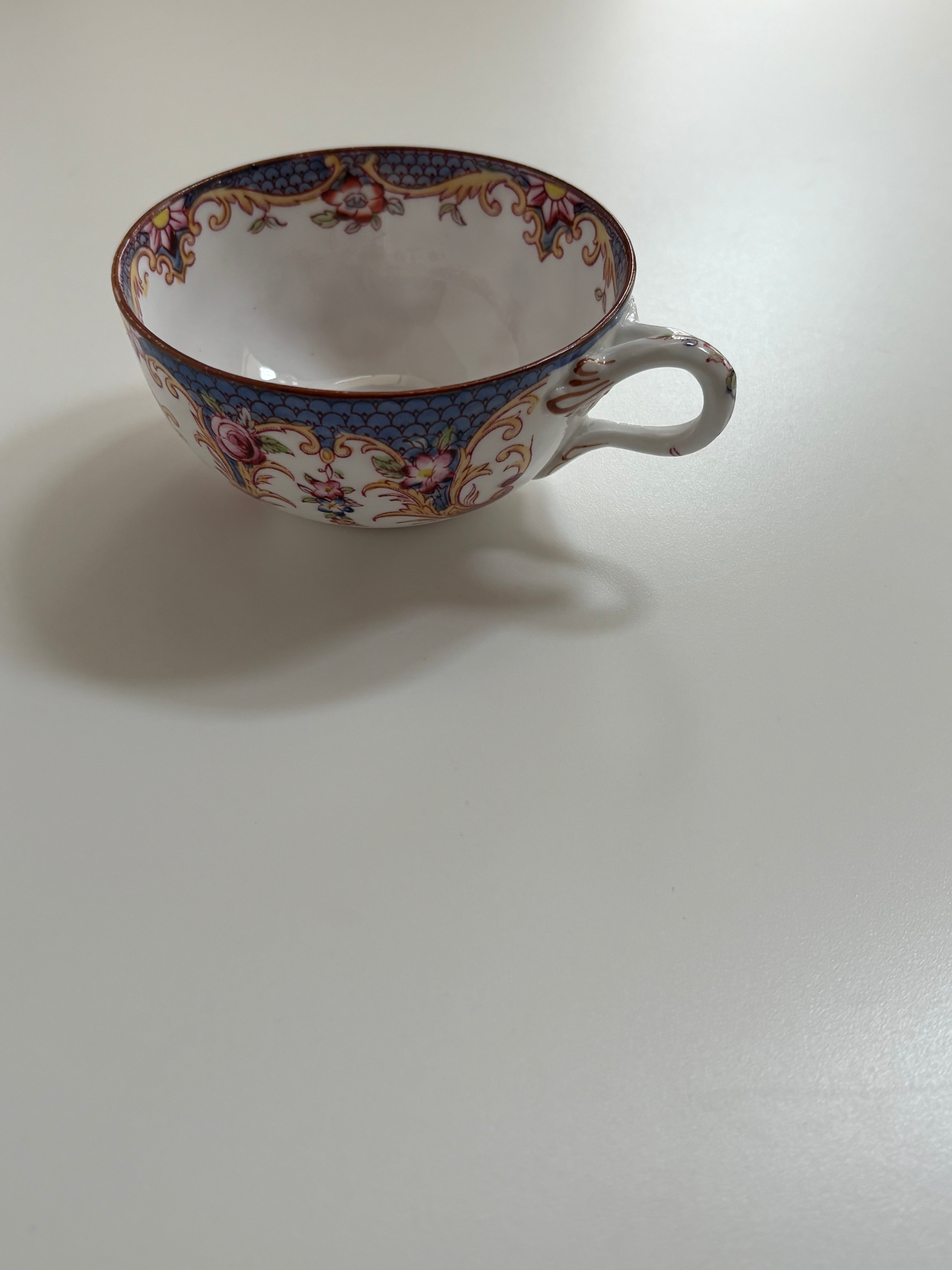 サルグミンヌ MINTON No.146 ティーカップ（青紫の花と唐草模様