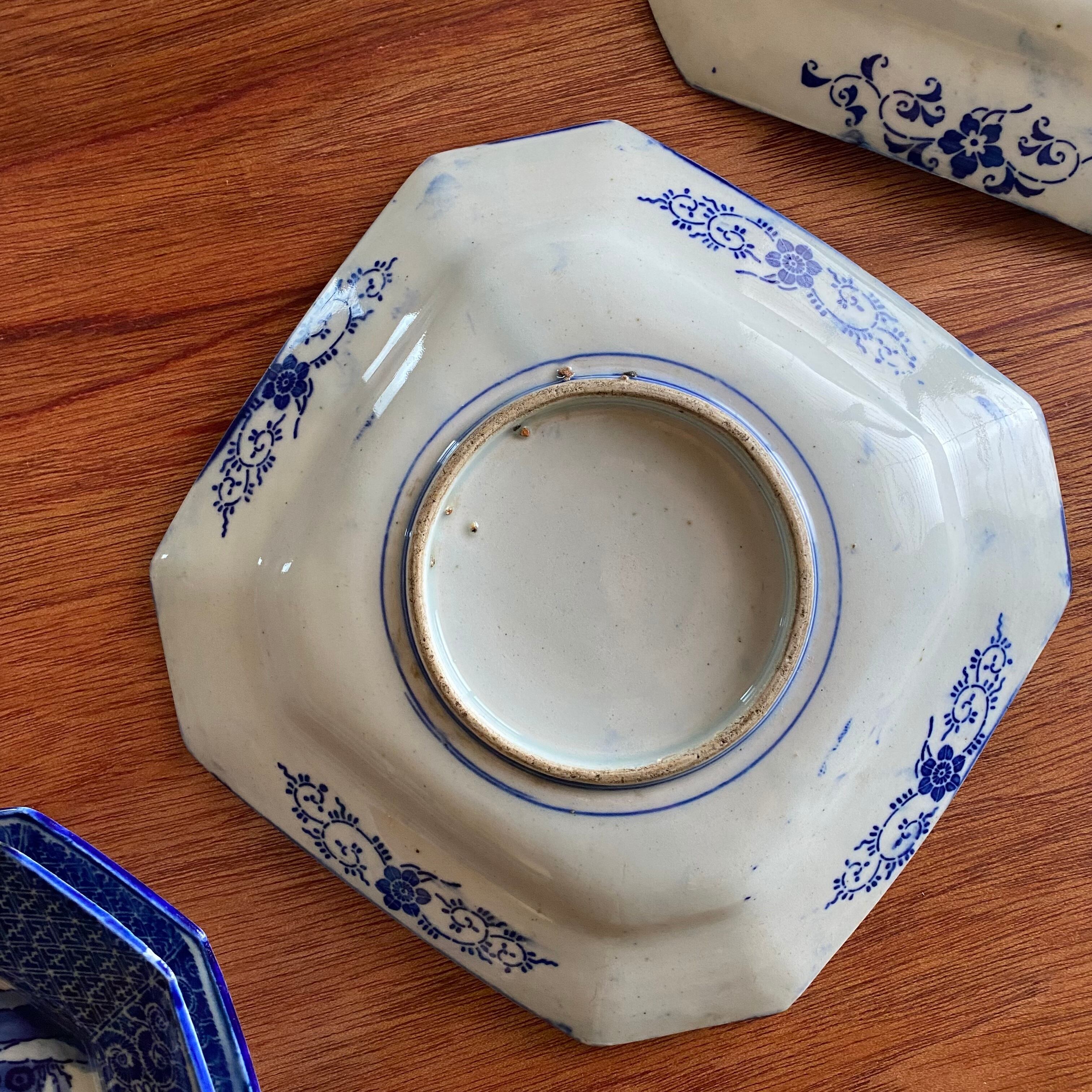 花柄の八角形皿 2枚セット 唐津焼です 定価一枚一万円で購入しました 唐子模様の八角皿 | Say it with Lucy's