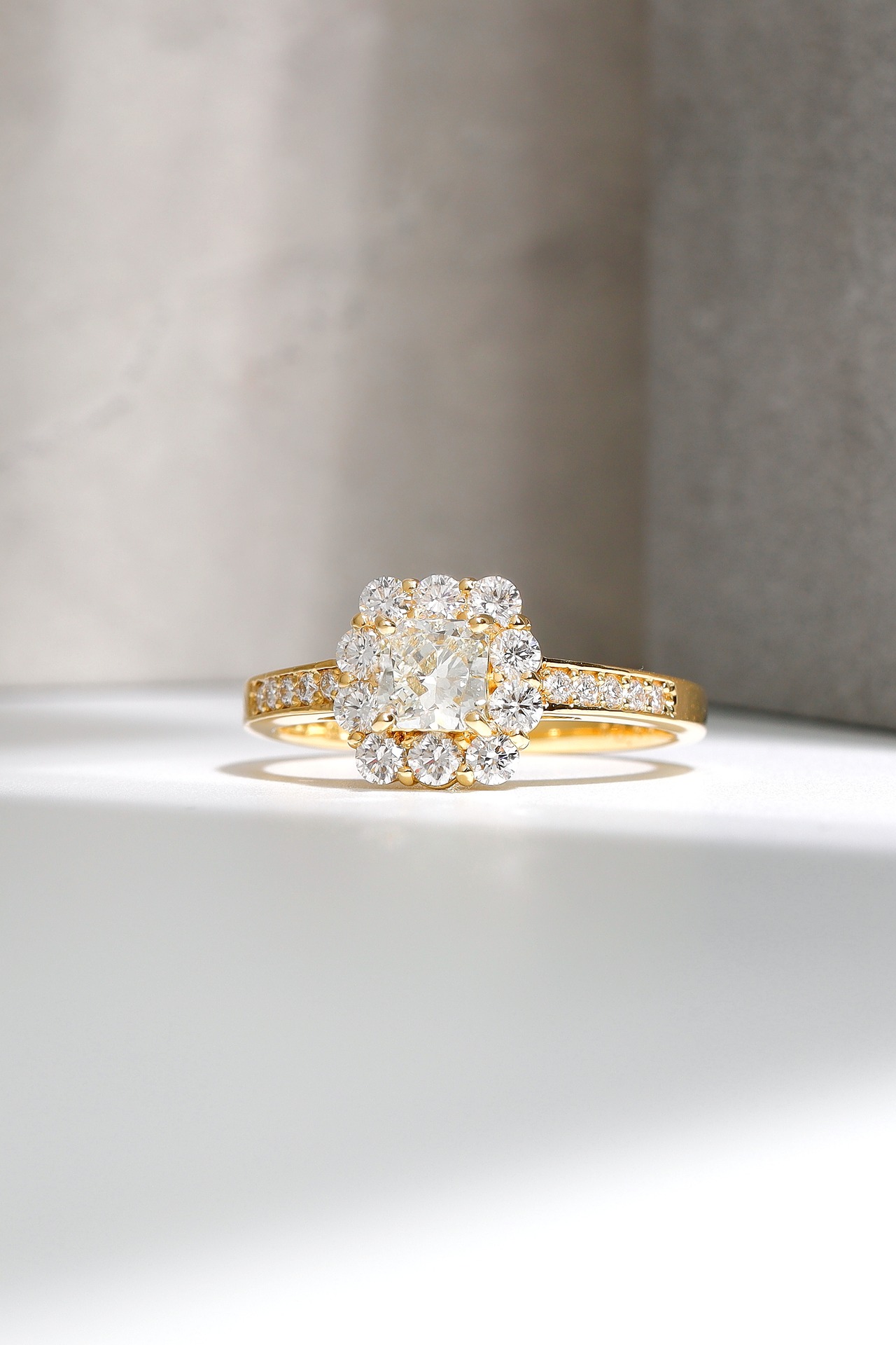 プリンセスカット ダイヤモンド リング SI1 K18 / 0.520ct / 0.490ct