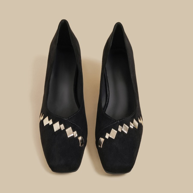 ビジューモチーフ付きパンプス